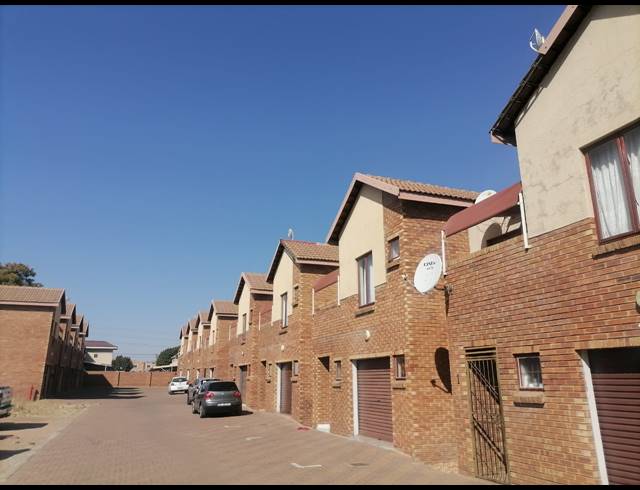 3 BEDROOM DUPLEX FOR SALE IN ANNADALE